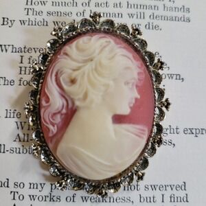 Vintage‎ Pink Resin Cameo Brooch Gold Tone Oval Pendant 2 Inch Cottagecore 70s
